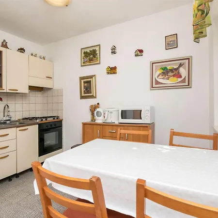 Ruhiggelegenes Mit Terrasse In Strandnaehe By Interhome Apartman Trogir