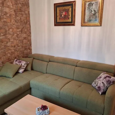 Ruhiggelegenes Mit Terrasse In Strandnaehe By Interhome *
